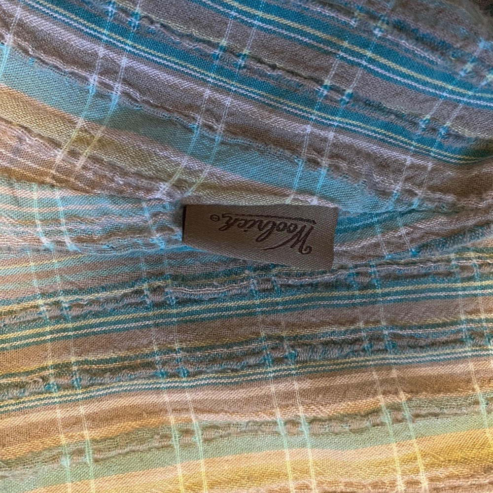 Size: fits like a small but has no tag indicating anything - Picture 3 of 3